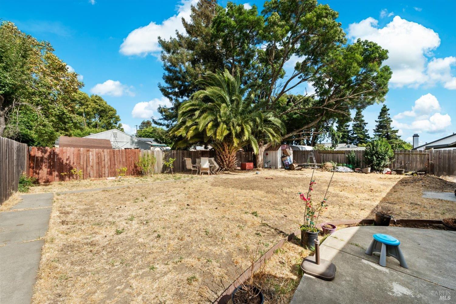 Detail Gallery Image 28 of 31 For 320 Serrano Ct, Fairfield,  CA 94533 - 4 Beds | 2 Baths