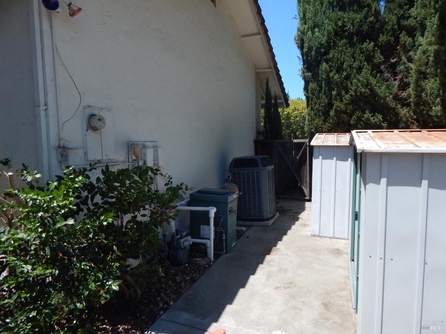 Detail Gallery Image 32 of 59 For 400 Seville Pl, Vacaville,  CA 95688 - 4 Beds | 2/1 Baths