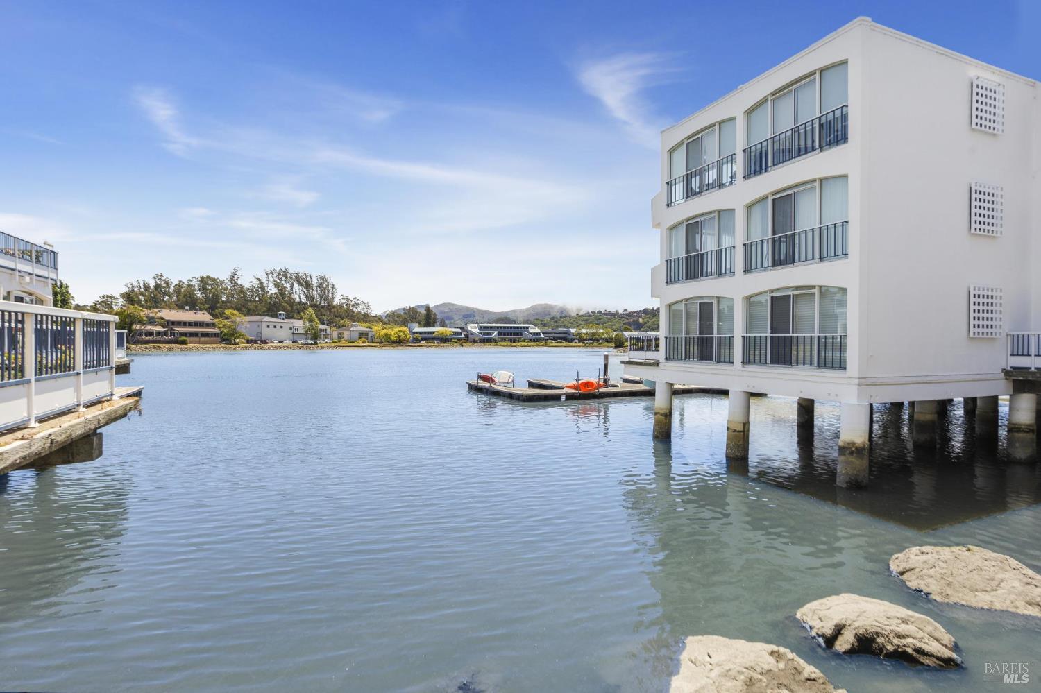 Detail Gallery Image 4 of 20 For 4331 Shelter Bay Ave, Mill Valley,  CA 94941 - 2 Beds | 2 Baths