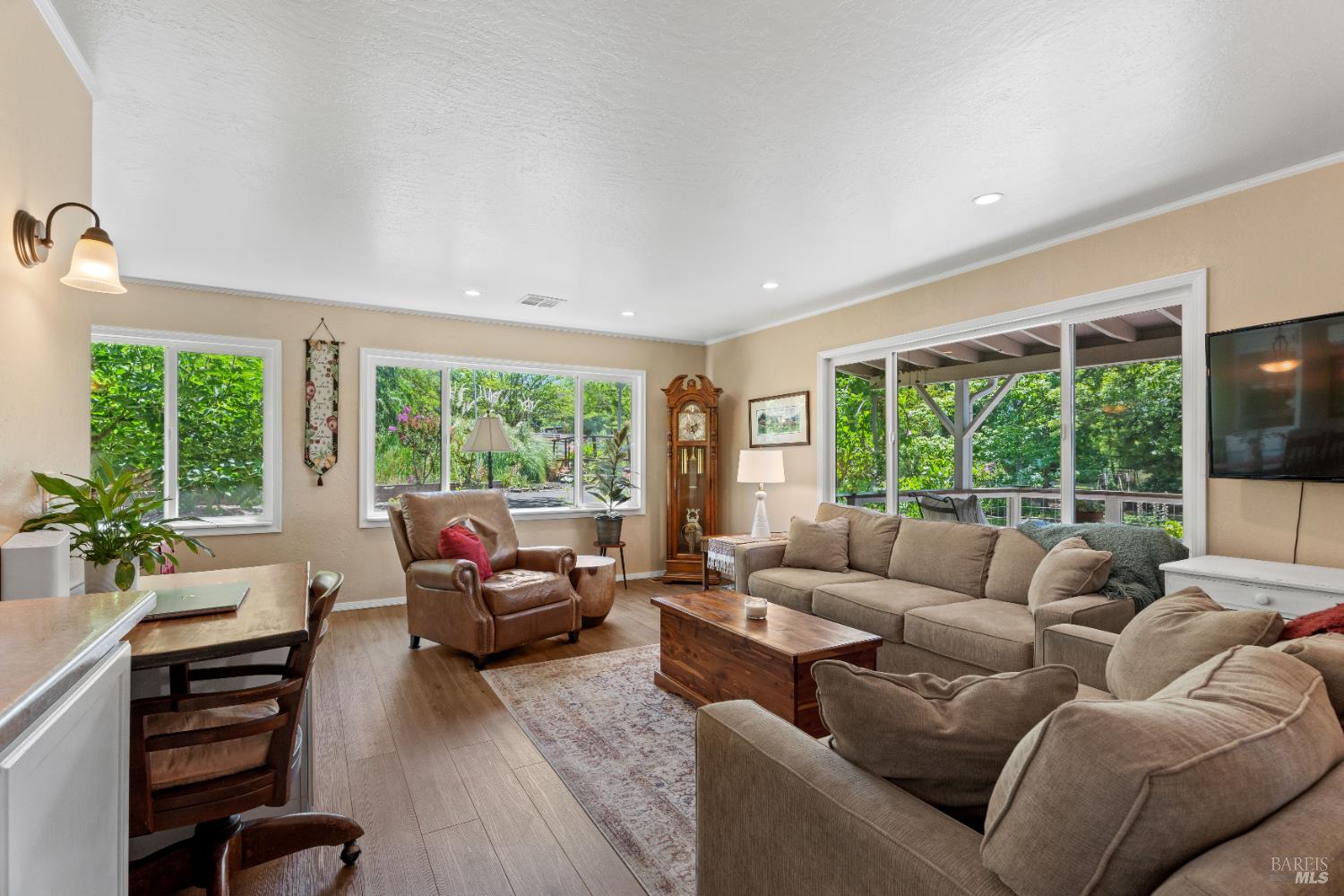 Detail Gallery Image 3 of 53 For 2650 Old River Rd, Ukiah,  CA 95482 - 2 Beds | 2 Baths