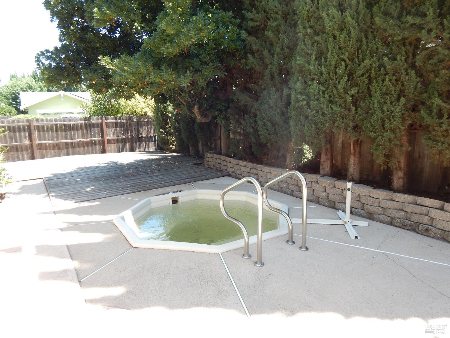 Detail Gallery Image 27 of 59 For 400 Seville Pl, Vacaville,  CA 95688 - 4 Beds | 2/1 Baths