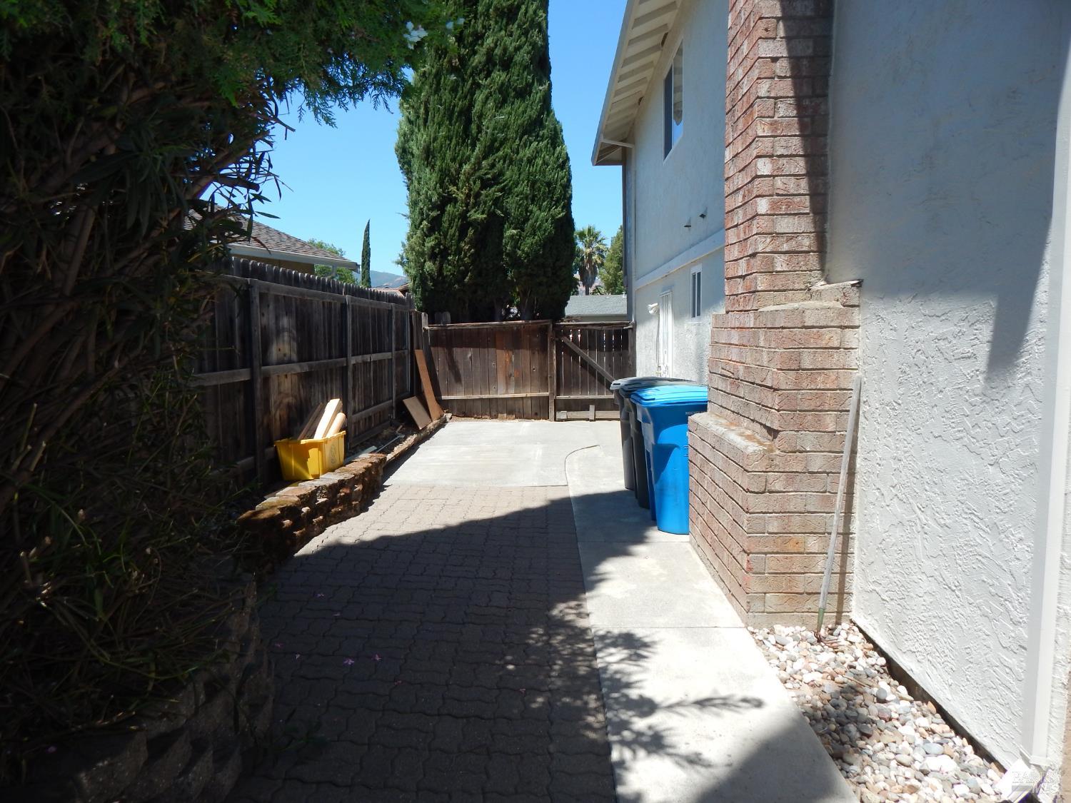 Detail Gallery Image 23 of 59 For 400 Seville Pl, Vacaville,  CA 95688 - 4 Beds | 2/1 Baths