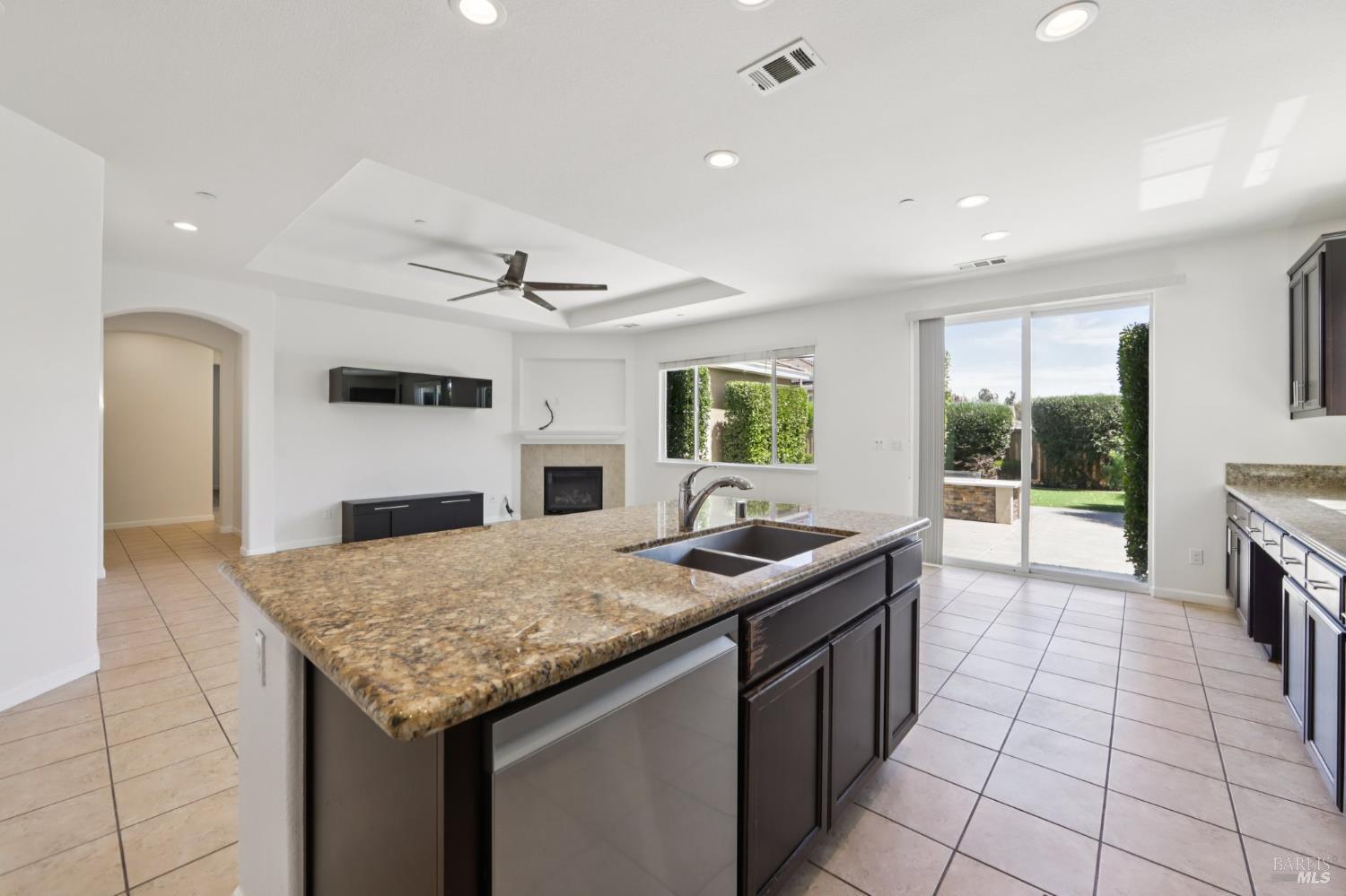 Detail Gallery Image 9 of 48 For 1864 Boardsman Way, Fairfield,  CA 94533 - 4 Beds | 2/1 Baths