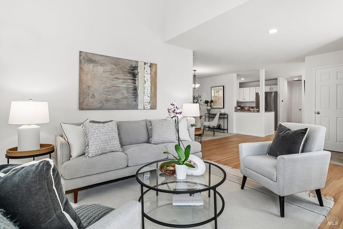 Detail Gallery Image 10 of 29 For 1473 Capri Ave, Petaluma,  CA 94954 - 3 Beds | 2 Baths