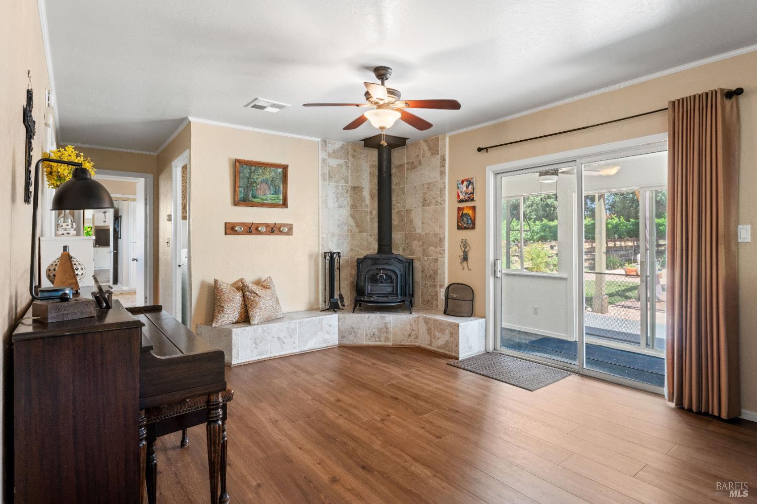 Detail Gallery Image 6 of 53 For 2650 Old River Rd, Ukiah,  CA 95482 - 2 Beds | 2 Baths