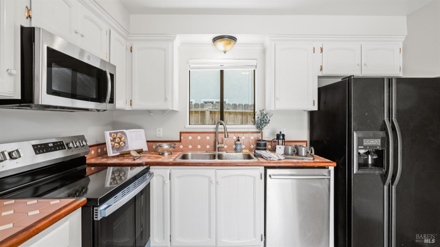 Detail Gallery Image 13 of 34 For 467 San Marin Dr, Novato,  CA 94945 - 2 Beds | 1 Baths
