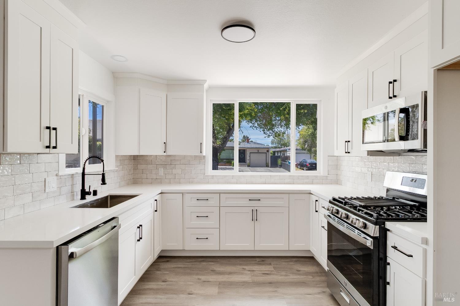 Detail Gallery Image 11 of 29 For 820 Annette Ave, Vallejo,  CA 94591 - 4 Beds | 2 Baths