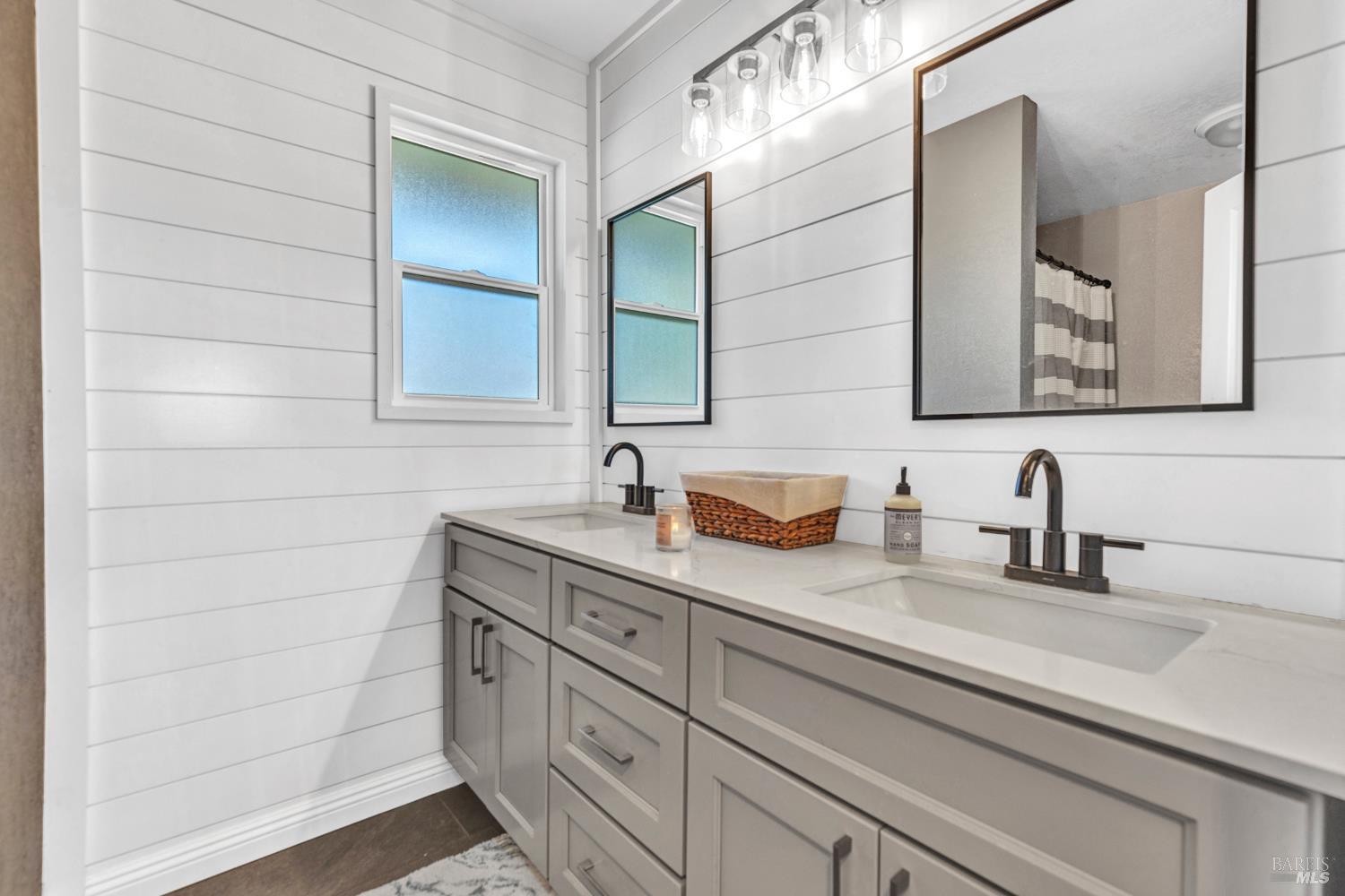 Detail Gallery Image 32 of 42 For 179 N Alamo Dr, Vacaville,  CA 95688 - 3 Beds | 2/1 Baths