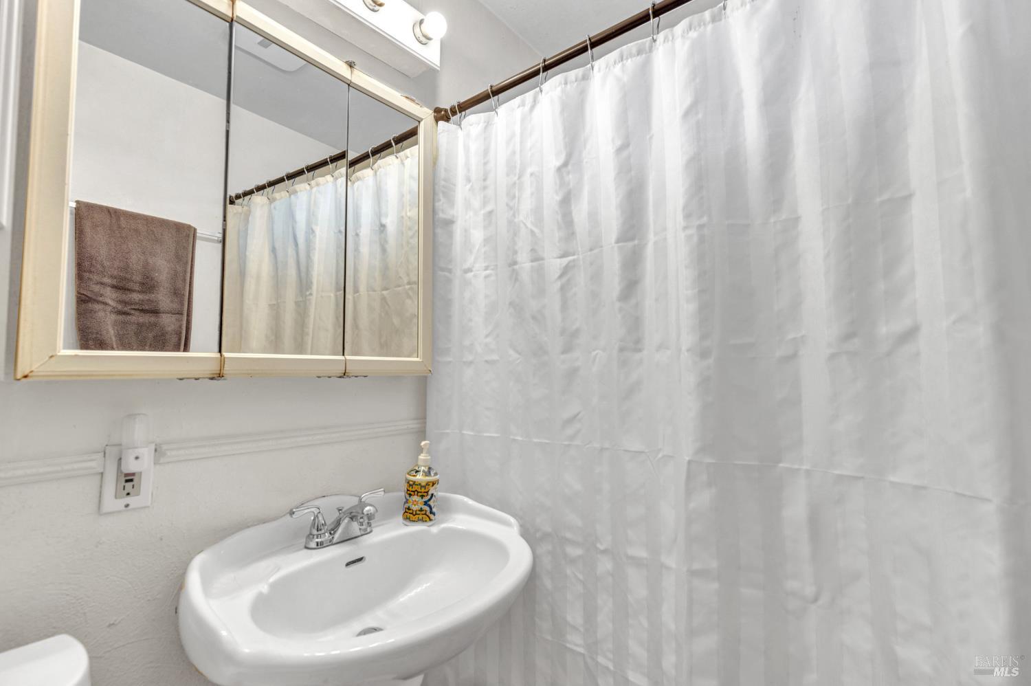 Detail Gallery Image 12 of 31 For 2720 Laurel St, Napa,  CA 94558 - – Beds | – Baths