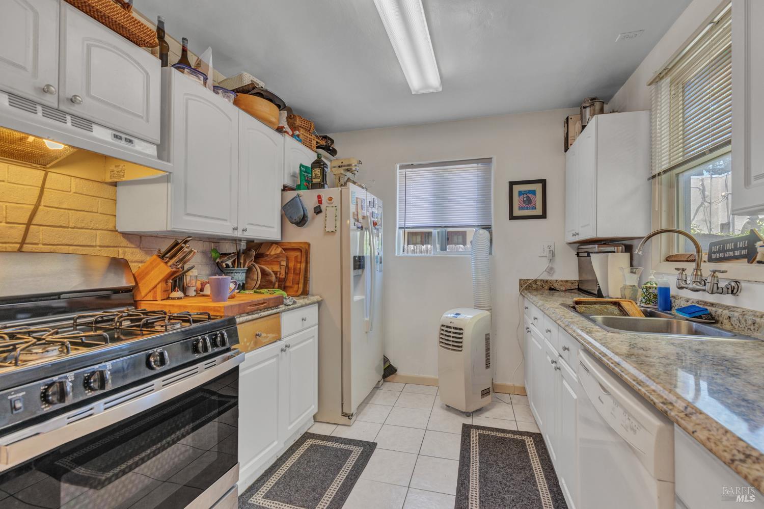 Detail Gallery Image 6 of 31 For 2720 Laurel St, Napa,  CA 94558 - – Beds | – Baths