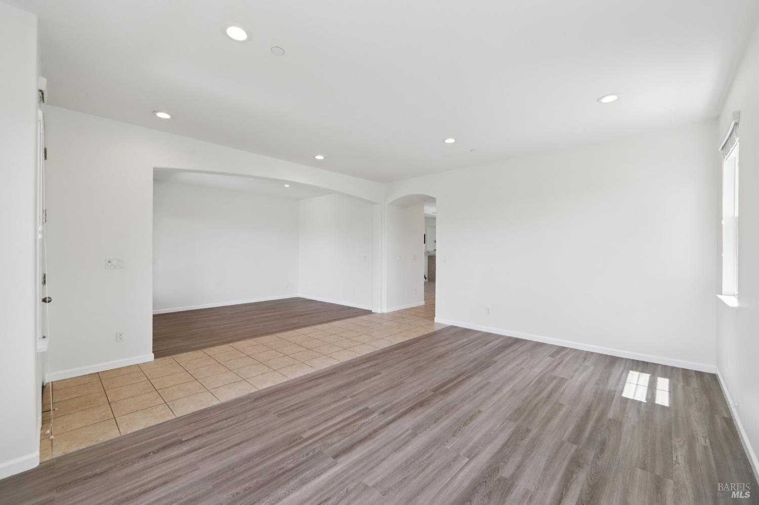 Detail Gallery Image 4 of 48 For 1864 Boardsman Way, Fairfield,  CA 94533 - 4 Beds | 2/1 Baths