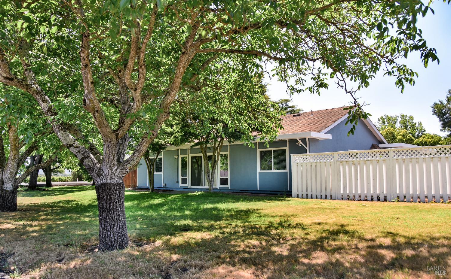 Detail Gallery Image 7 of 22 For 79 Temelec Cir, Sonoma,  CA 95476 - 2 Beds | 2 Baths