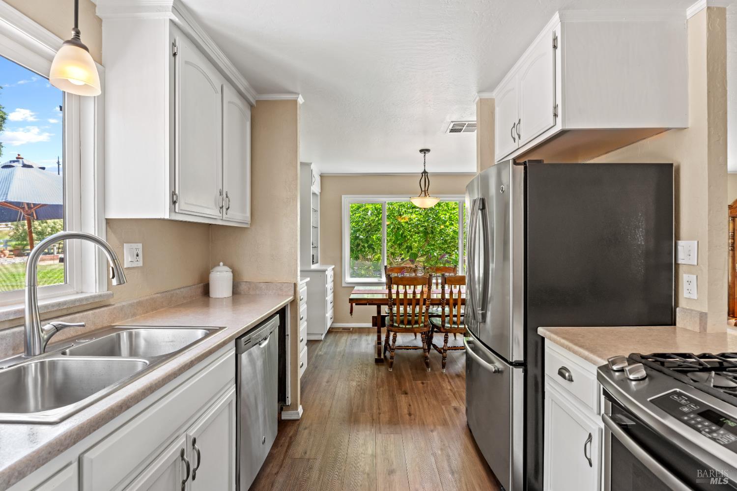Detail Gallery Image 9 of 53 For 2650 Old River Rd, Ukiah,  CA 95482 - 2 Beds | 2 Baths