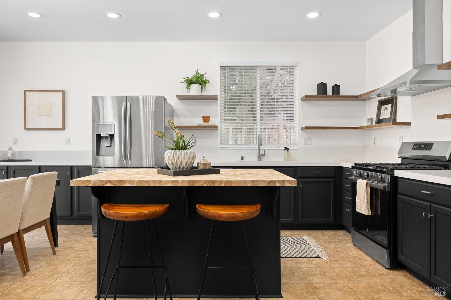 Detail Gallery Image 11 of 39 For 146 Hearthstone Dr, American Canyon,  CA 94503 - 3 Beds | 2 Baths