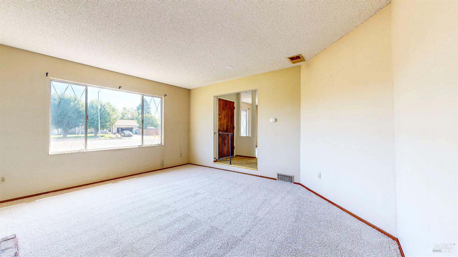 Detail Gallery Image 8 of 50 For 626 Ely Blvd, Petaluma,  CA 94954 - 3 Beds | 2 Baths
