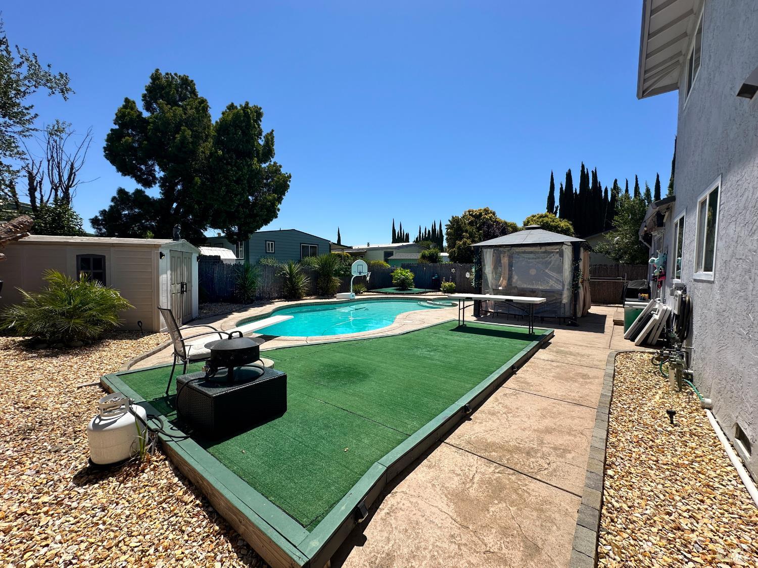 Detail Gallery Image 26 of 44 For 2098 Strauss Dr, Fairfield,  CA 94533 - 4 Beds | 2/1 Baths