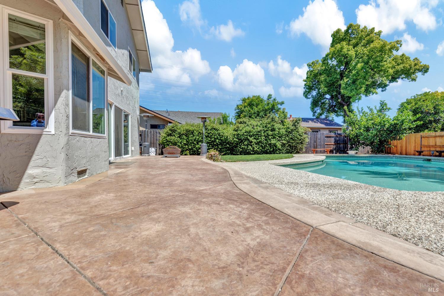 Detail Gallery Image 6 of 42 For 179 N Alamo Dr, Vacaville,  CA 95688 - 3 Beds | 2/1 Baths