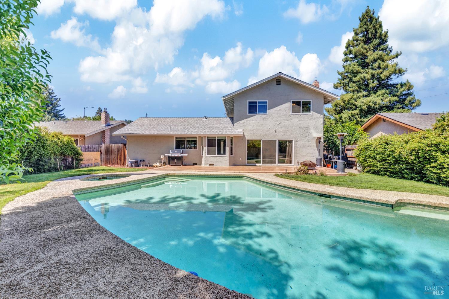 Detail Gallery Image 5 of 42 For 179 N Alamo Dr, Vacaville,  CA 95688 - 3 Beds | 2/1 Baths