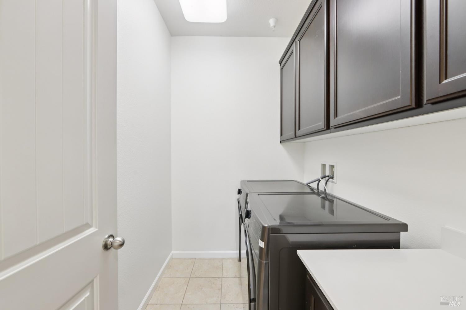 Detail Gallery Image 17 of 48 For 1864 Boardsman Way, Fairfield,  CA 94533 - 4 Beds | 2/1 Baths