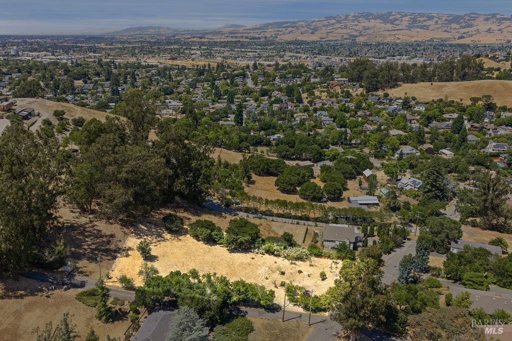 Detail Gallery Image 5 of 12 For 449 Purrington Rd, Petaluma,  CA 94952 - – Beds | – Baths