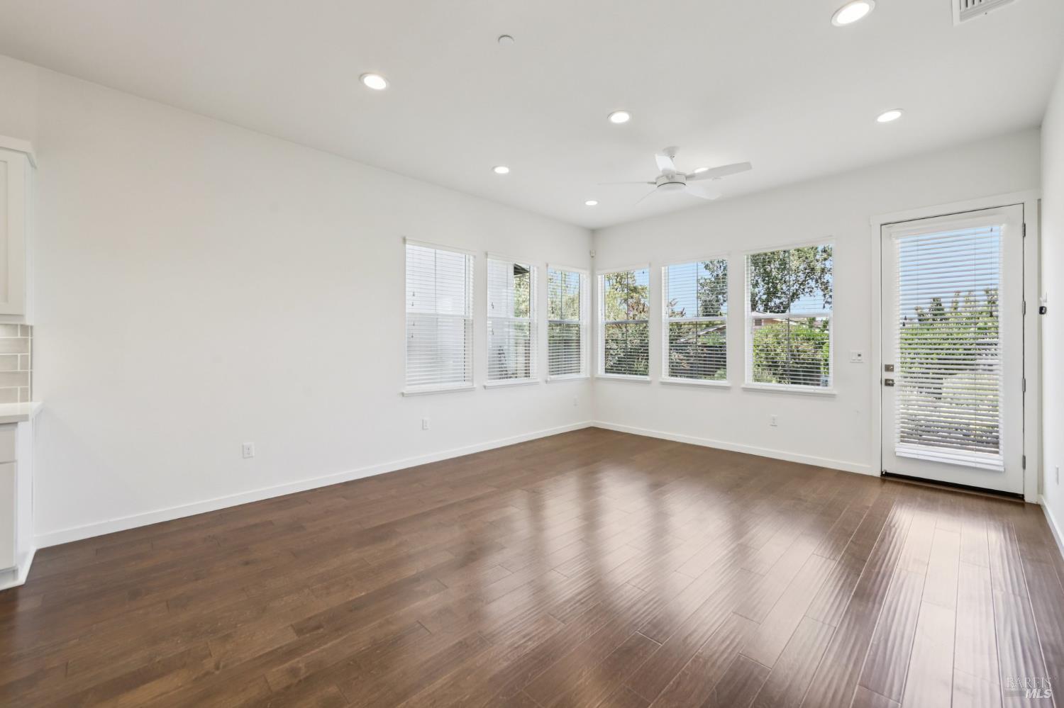Detail Gallery Image 10 of 29 For 1737 Linden Ln, Santa Rosa,  CA 95404 - 3 Beds | 2/1 Baths