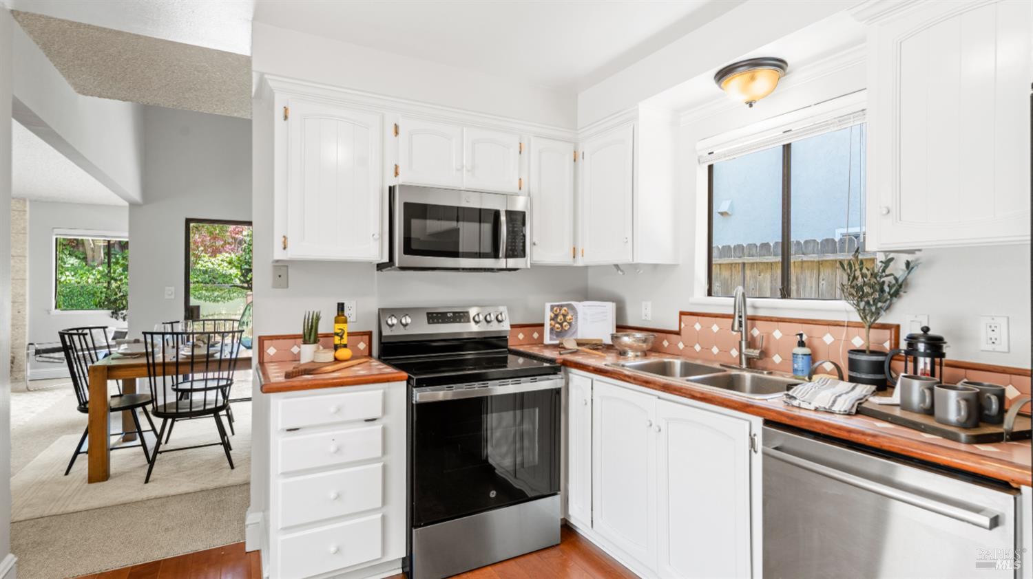 Detail Gallery Image 14 of 34 For 467 San Marin Dr, Novato,  CA 94945 - 2 Beds | 1 Baths
