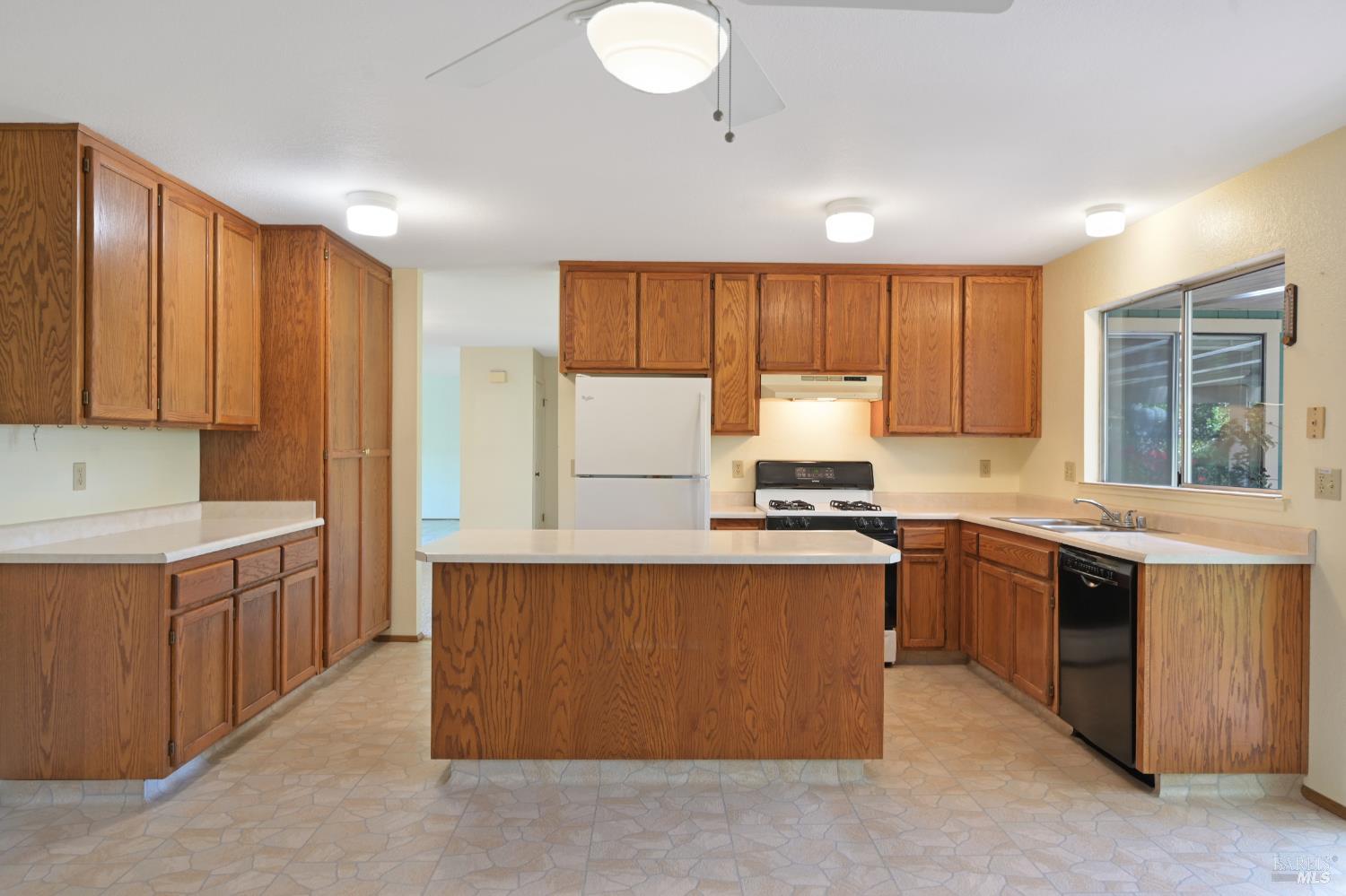 Detail Gallery Image 7 of 33 For 2213 Firwood Ave, Santa Rosa,  CA 95403 - 4 Beds | 2 Baths