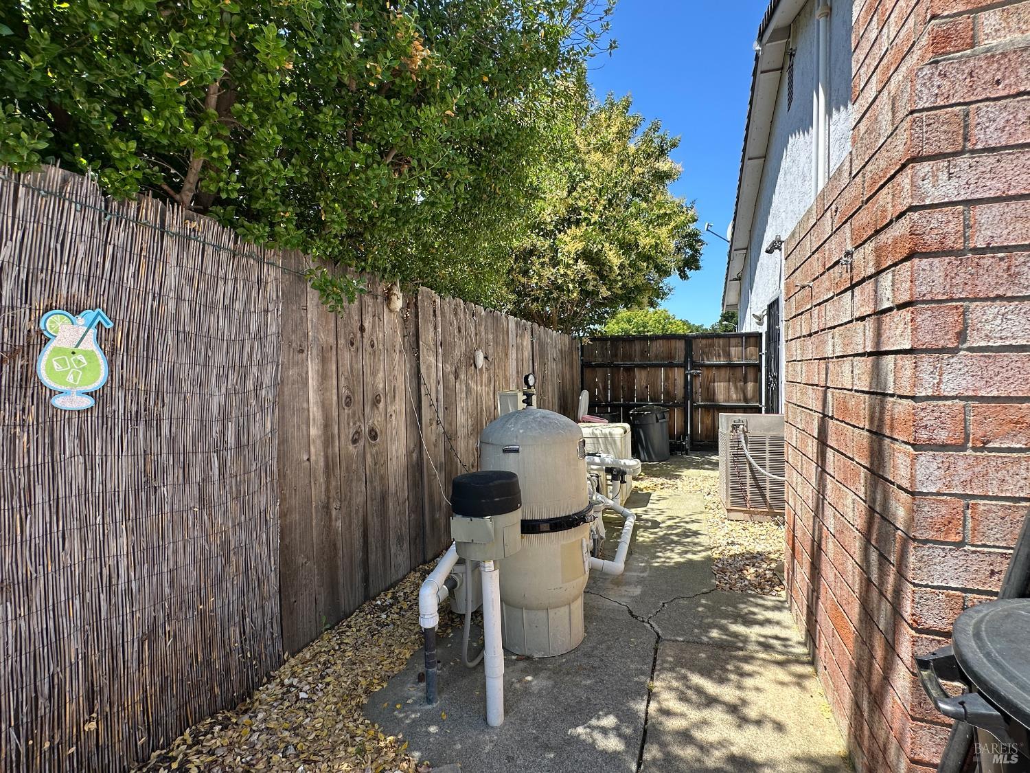Detail Gallery Image 34 of 44 For 2098 Strauss Dr, Fairfield,  CA 94533 - 4 Beds | 2/1 Baths