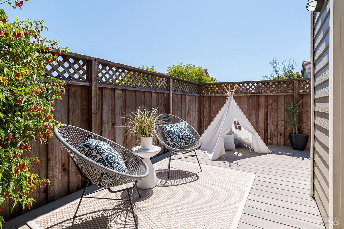 Detail Gallery Image 6 of 29 For 1473 Capri Ave, Petaluma,  CA 94954 - 3 Beds | 2 Baths