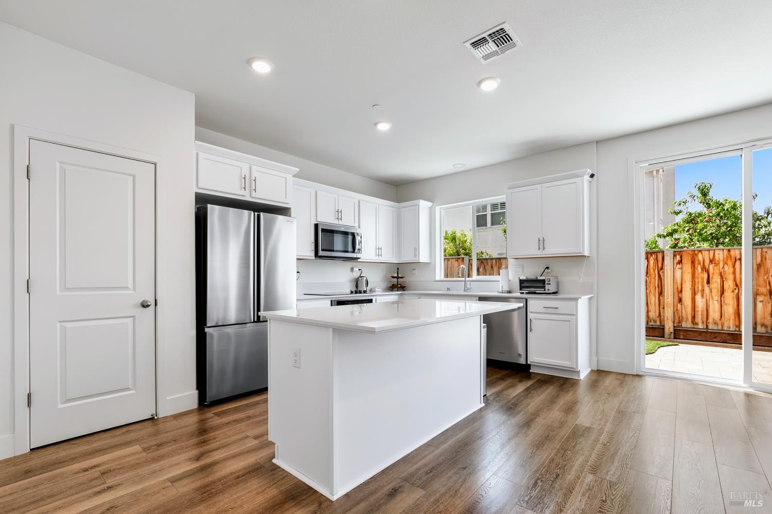 Detail Gallery Image 5 of 36 For 153 Frontier St, American Canyon,  CA 94503 - 4 Beds | 3 Baths