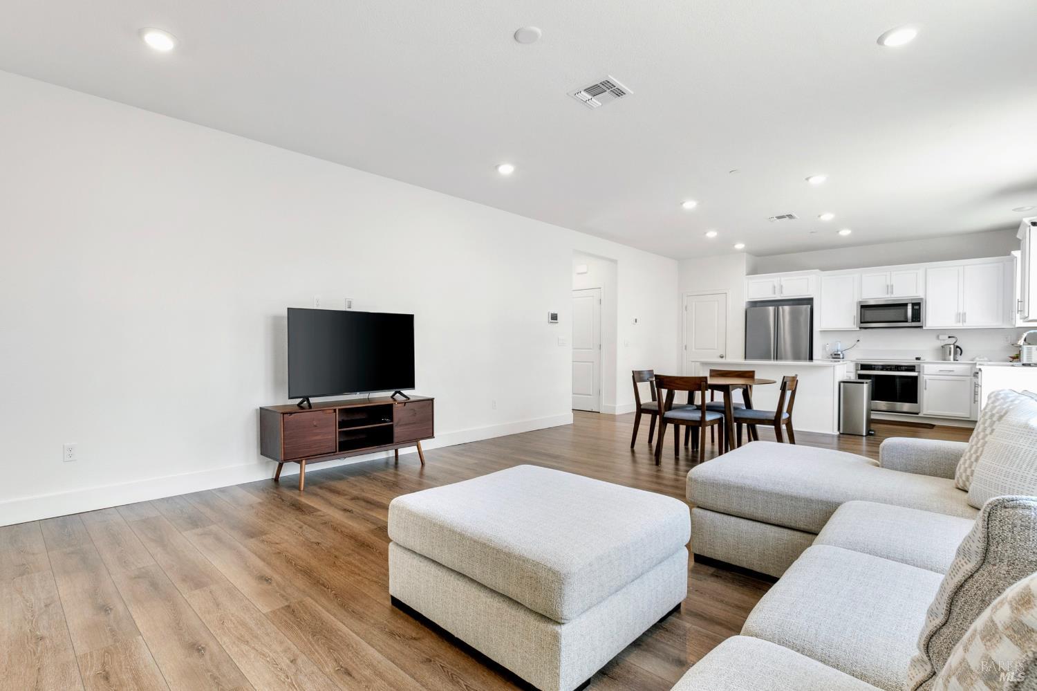 Detail Gallery Image 11 of 36 For 153 Frontier St, American Canyon,  CA 94503 - 4 Beds | 3 Baths