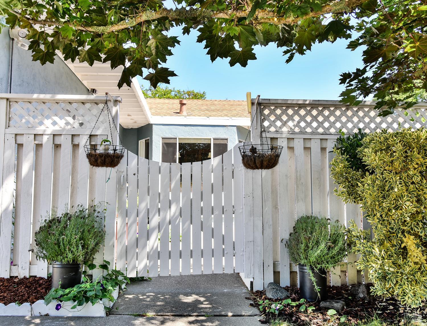 Detail Gallery Image 3 of 22 For 79 Temelec Cir, Sonoma,  CA 95476 - 2 Beds | 2 Baths