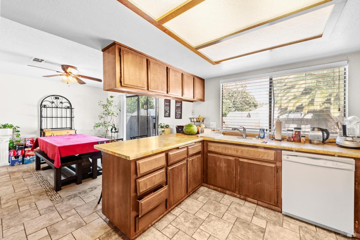 Detail Gallery Image 17 of 31 For 320 Serrano Ct, Fairfield,  CA 94533 - 4 Beds | 2 Baths