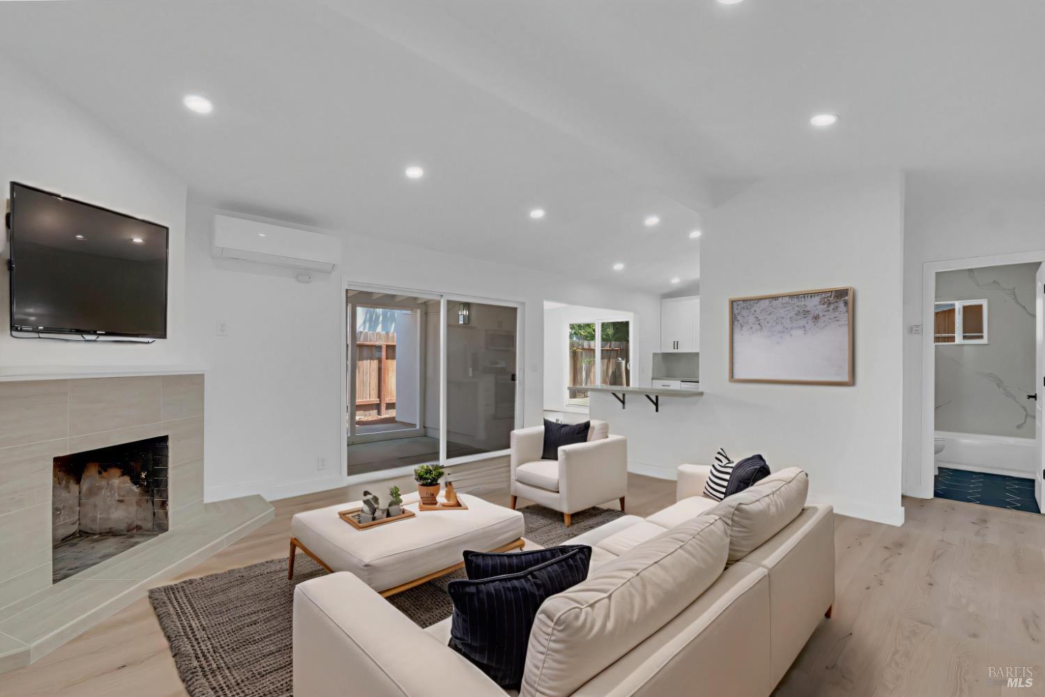 Detail Gallery Image 3 of 28 For 1700 Fillmore St, Fairfield,  CA 94533 - 3 Beds | 2 Baths