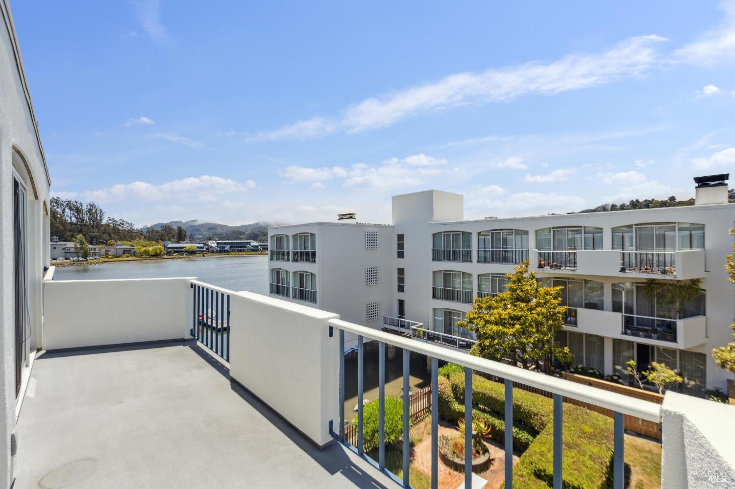 Detail Gallery Image 5 of 20 For 4331 Shelter Bay Ave, Mill Valley,  CA 94941 - 2 Beds | 2 Baths