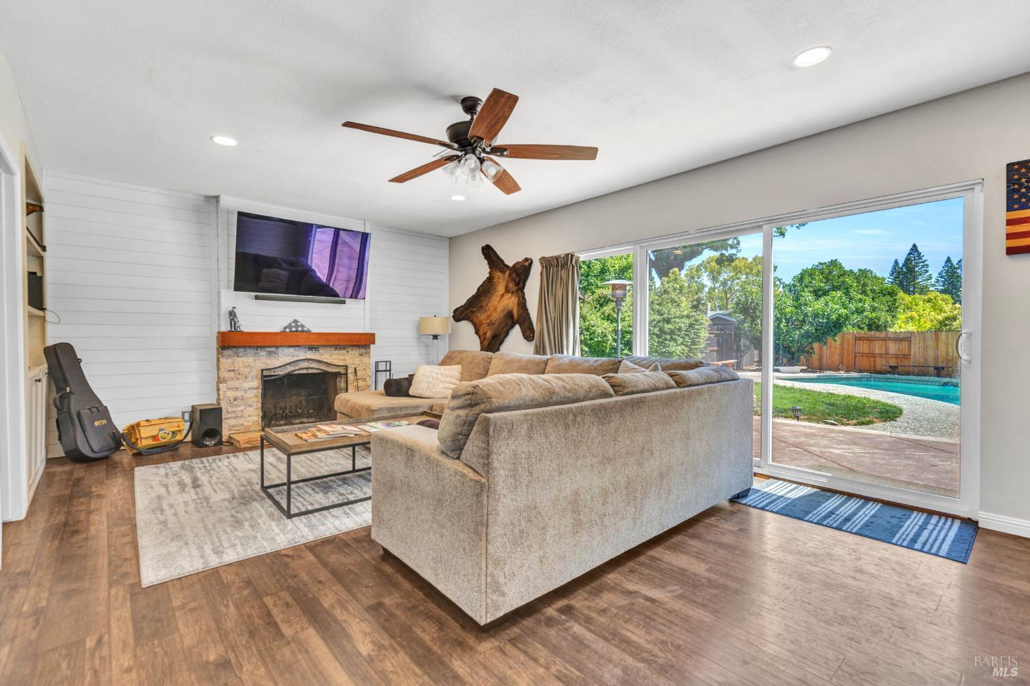 Detail Gallery Image 24 of 42 For 179 N Alamo Dr, Vacaville,  CA 95688 - 3 Beds | 2/1 Baths
