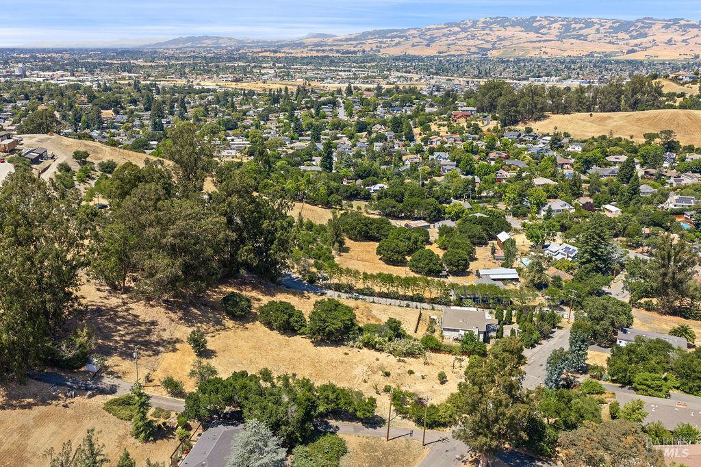 Detail Gallery Image 4 of 12 For 449 Purrington Rd, Petaluma,  CA 94952 - – Beds | – Baths
