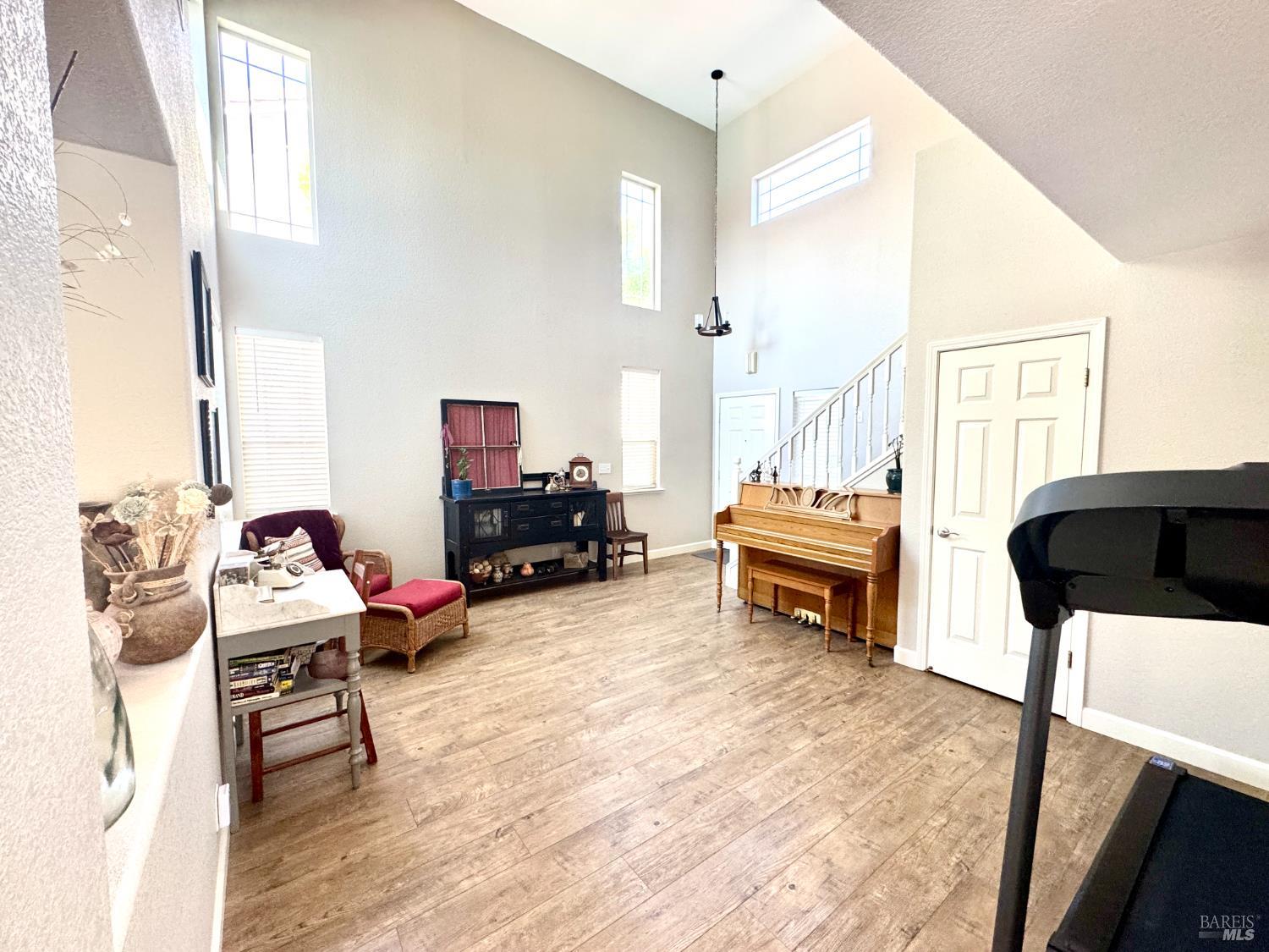 Detail Gallery Image 8 of 39 For 536 Blarney Cir, Vacaville,  CA 95688 - 4 Beds | 2/1 Baths