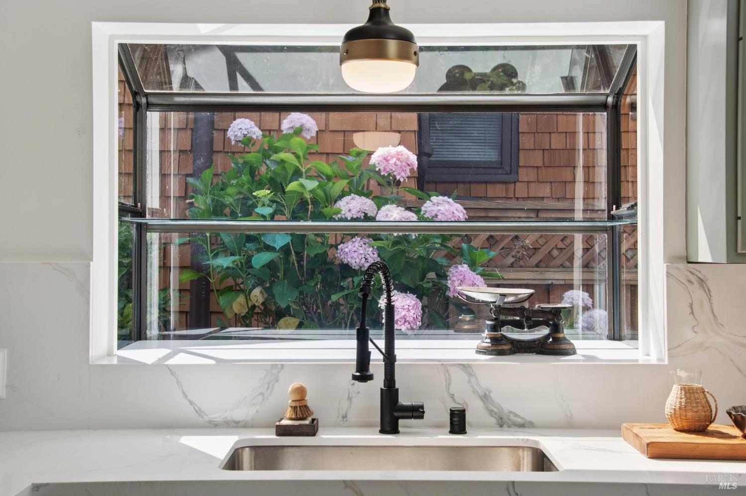 Detail Gallery Image 19 of 46 For 20 Scenic Rd, Fairfax,  CA 94930 - 2 Beds | 1 Baths