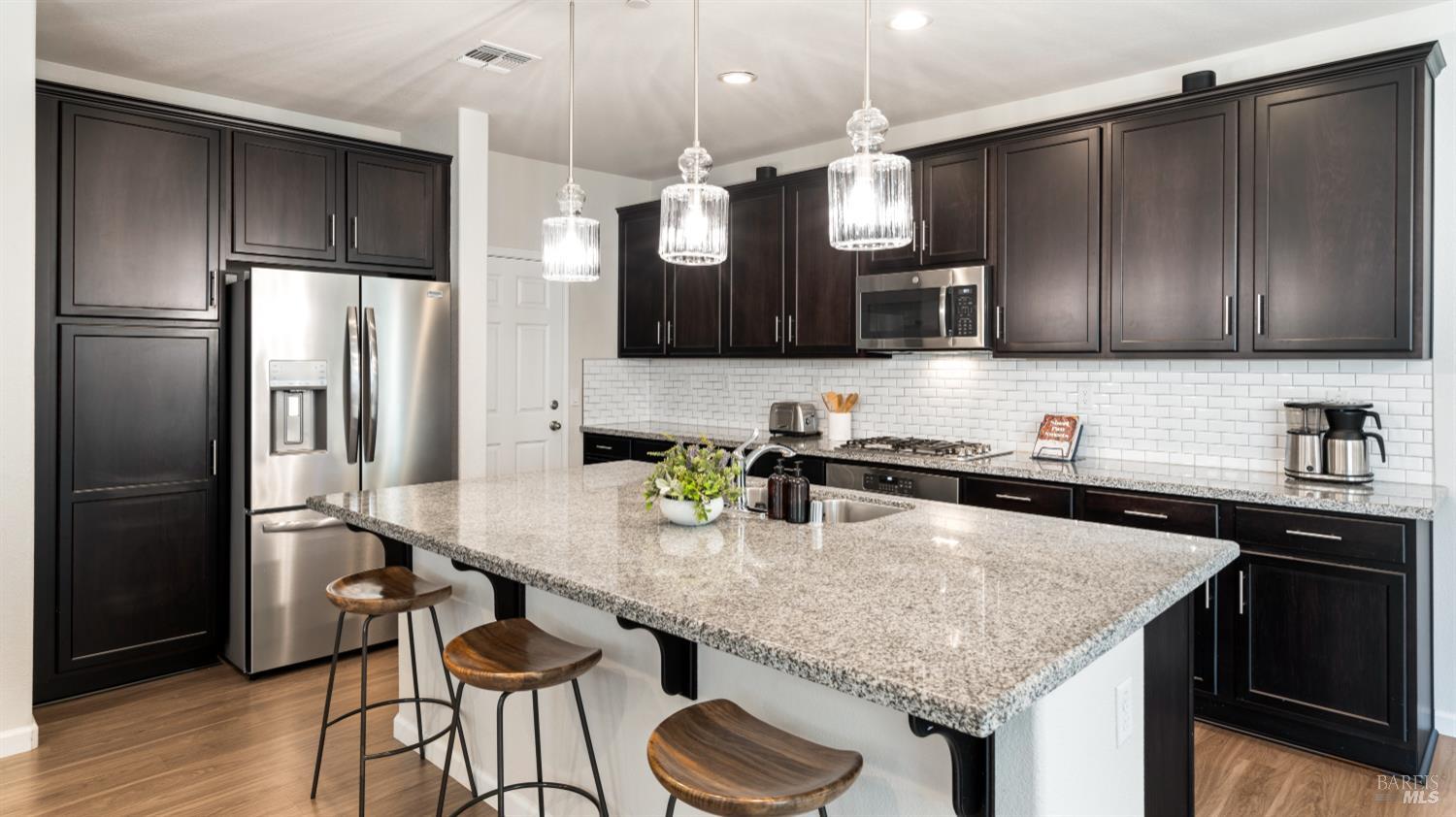 Detail Gallery Image 8 of 30 For 2129 Kingwood Rd, Rohnert Park,  CA 94928 - 3 Beds | 2/1 Baths