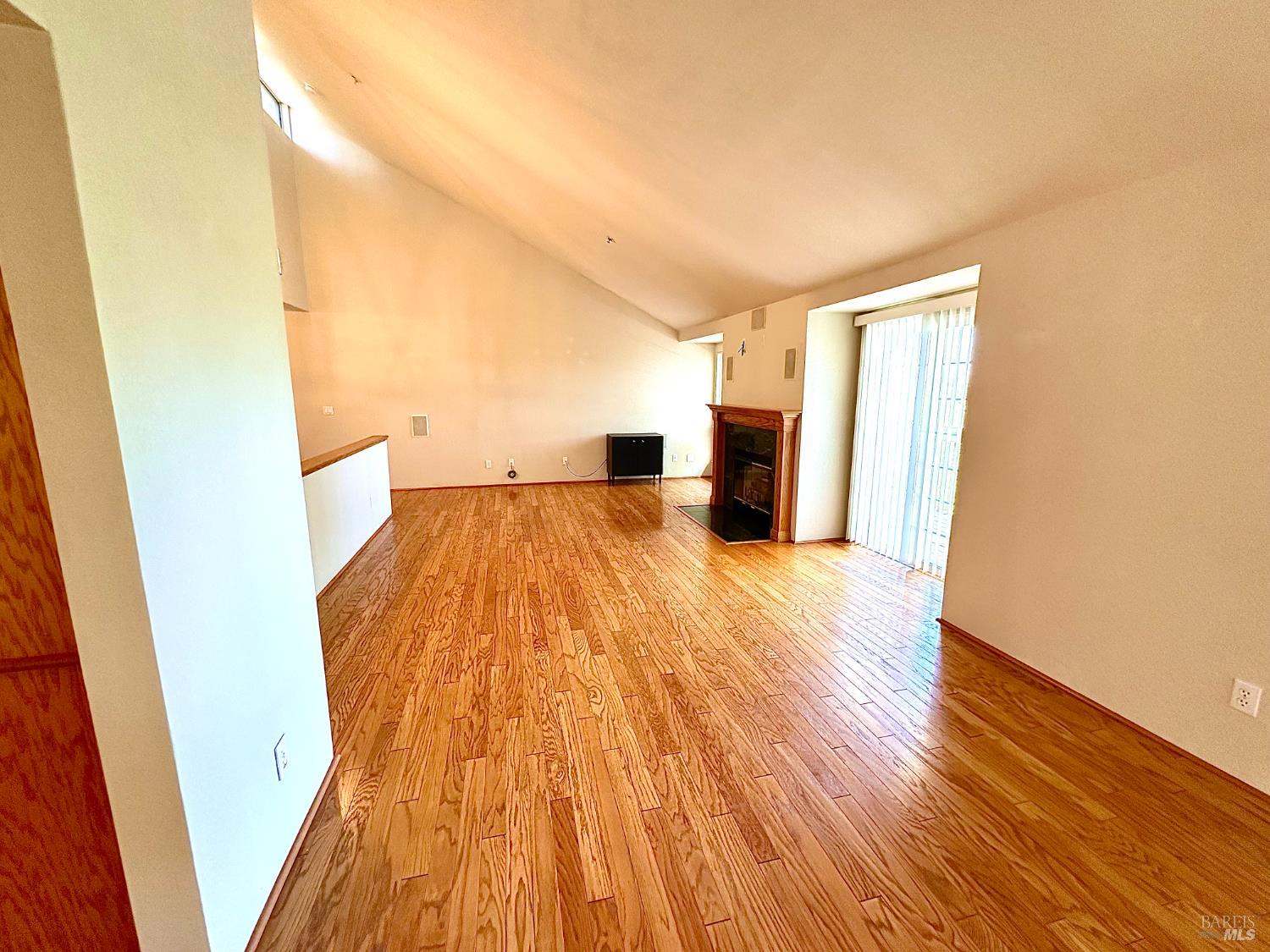 Detail Gallery Image 6 of 23 For 16 Knoll Dr, Fairfield,  CA 94534 - 2 Beds | 2/1 Baths