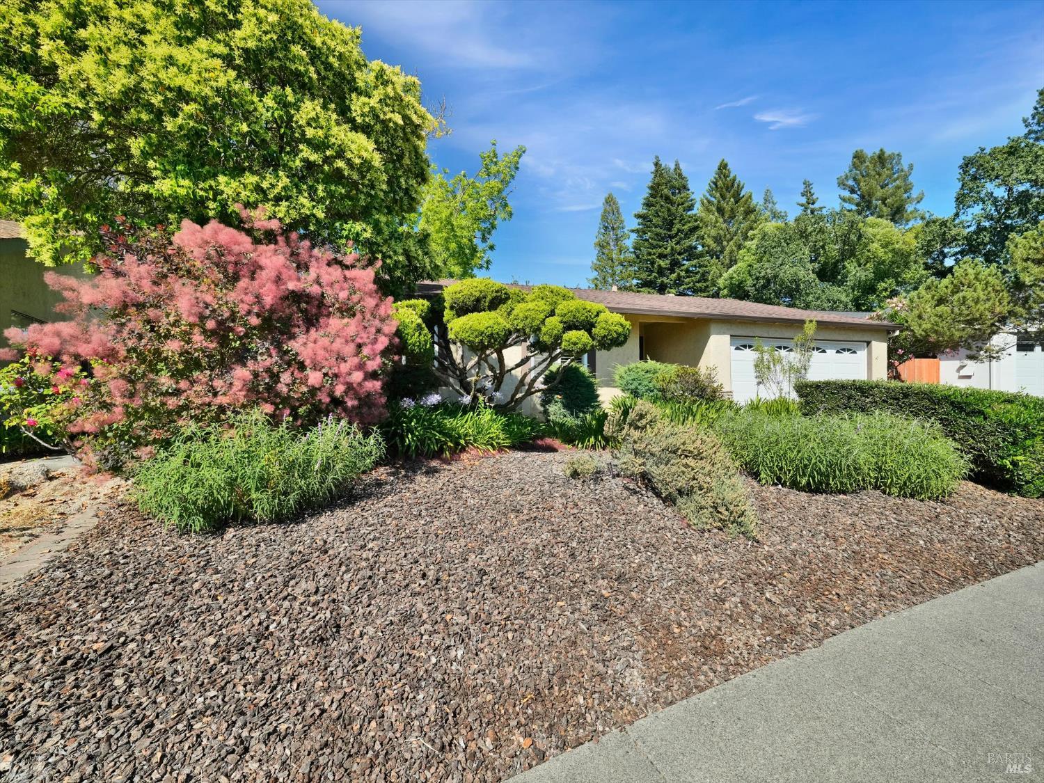 Detail Gallery Image 2 of 35 For 1642 Calavaras Dr, Santa Rosa,  CA 95405 - 3 Beds | 2 Baths