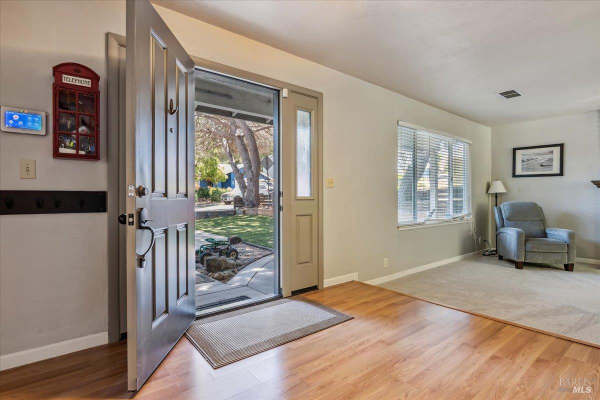 Detail Gallery Image 4 of 30 For 248 Essex Way, Benicia,  CA 94510 - 4 Beds | 2/1 Baths