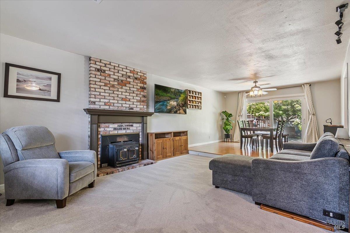 Detail Gallery Image 6 of 30 For 248 Essex Way, Benicia,  CA 94510 - 4 Beds | 2/1 Baths
