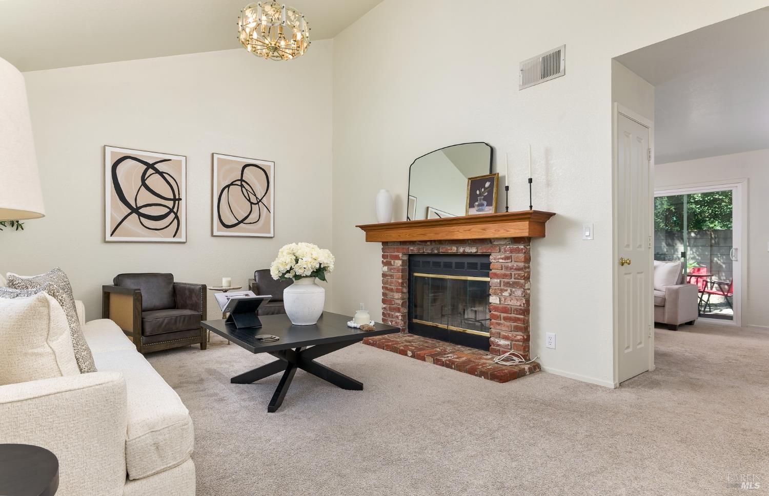 Detail Gallery Image 3 of 29 For 1325 Angela Ct, Dixon,  CA 95620 - 3 Beds | 2/1 Baths