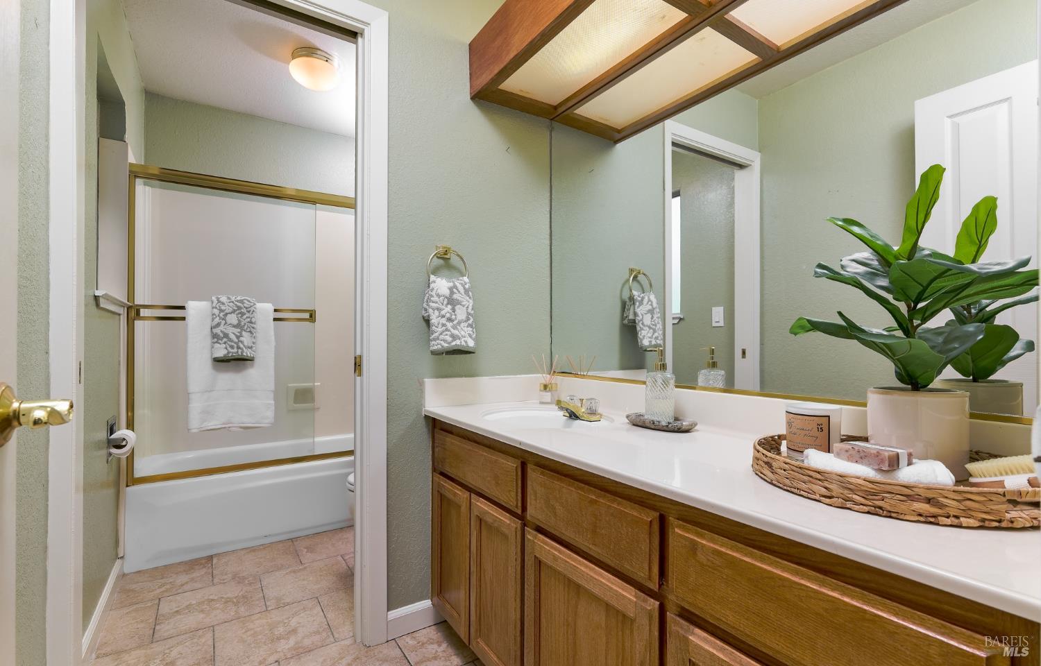 Detail Gallery Image 18 of 29 For 1325 Angela Ct, Dixon,  CA 95620 - 3 Beds | 2/1 Baths