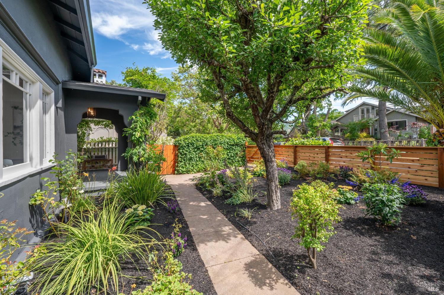 Detail Gallery Image 35 of 46 For 20 Scenic Rd, Fairfax,  CA 94930 - 2 Beds | 1 Baths