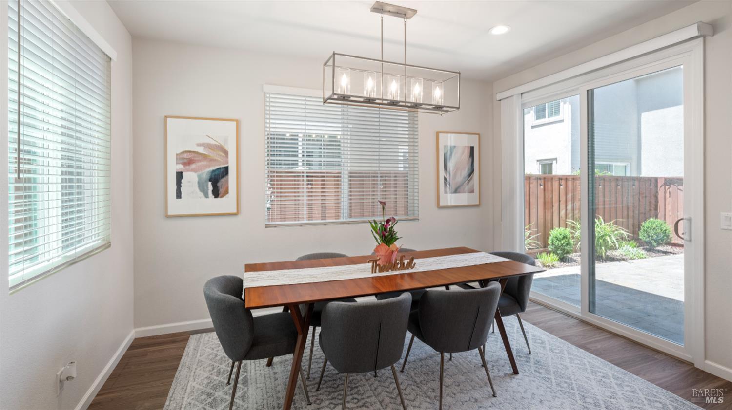 Detail Gallery Image 11 of 30 For 2129 Kingwood Rd, Rohnert Park,  CA 94928 - 3 Beds | 2/1 Baths