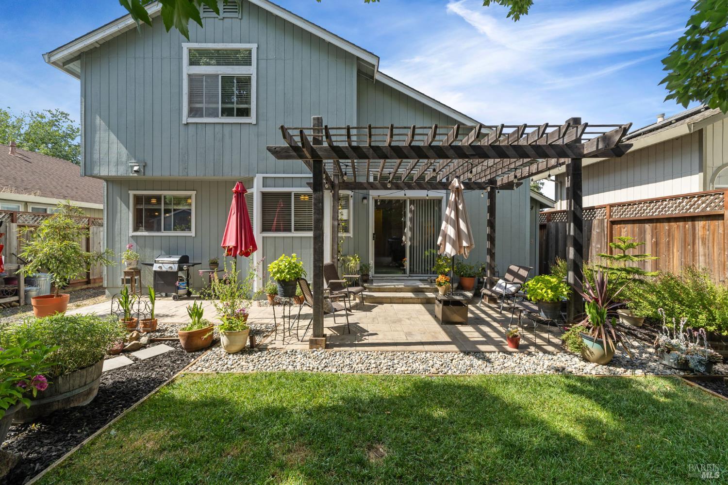 Detail Gallery Image 34 of 48 For 2344 Donahue Ave, Santa Rosa,  CA 95401 - 3 Beds | 2/1 Baths