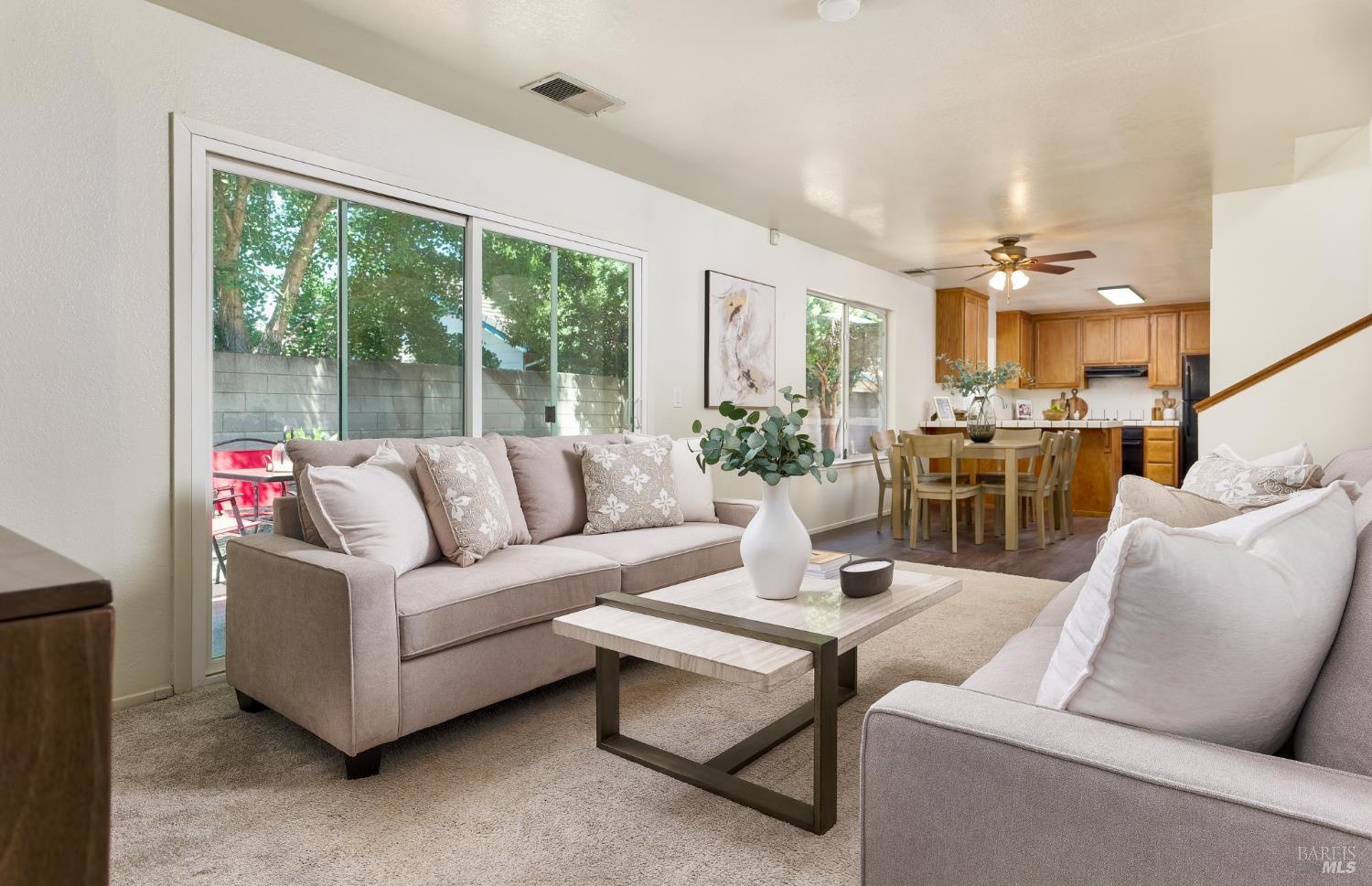 Detail Gallery Image 4 of 29 For 1325 Angela Ct, Dixon,  CA 95620 - 3 Beds | 2/1 Baths